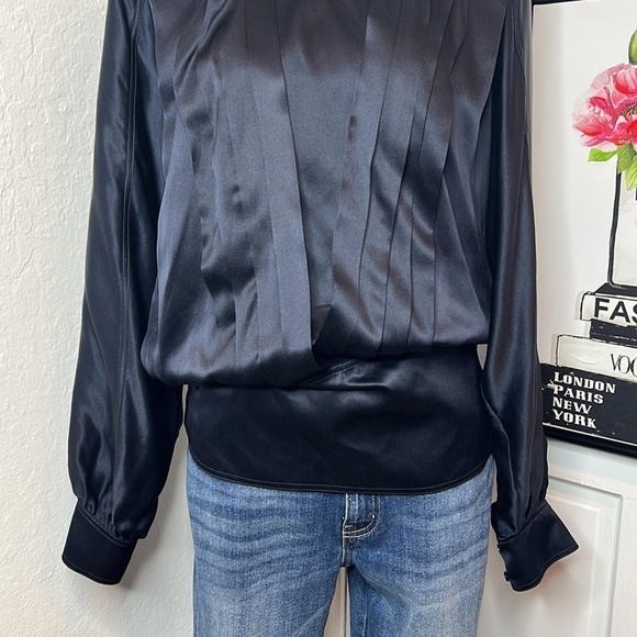 Vintage Escada Navy Blue Silk Blouse Size 36/6US - Picture 4 of 8